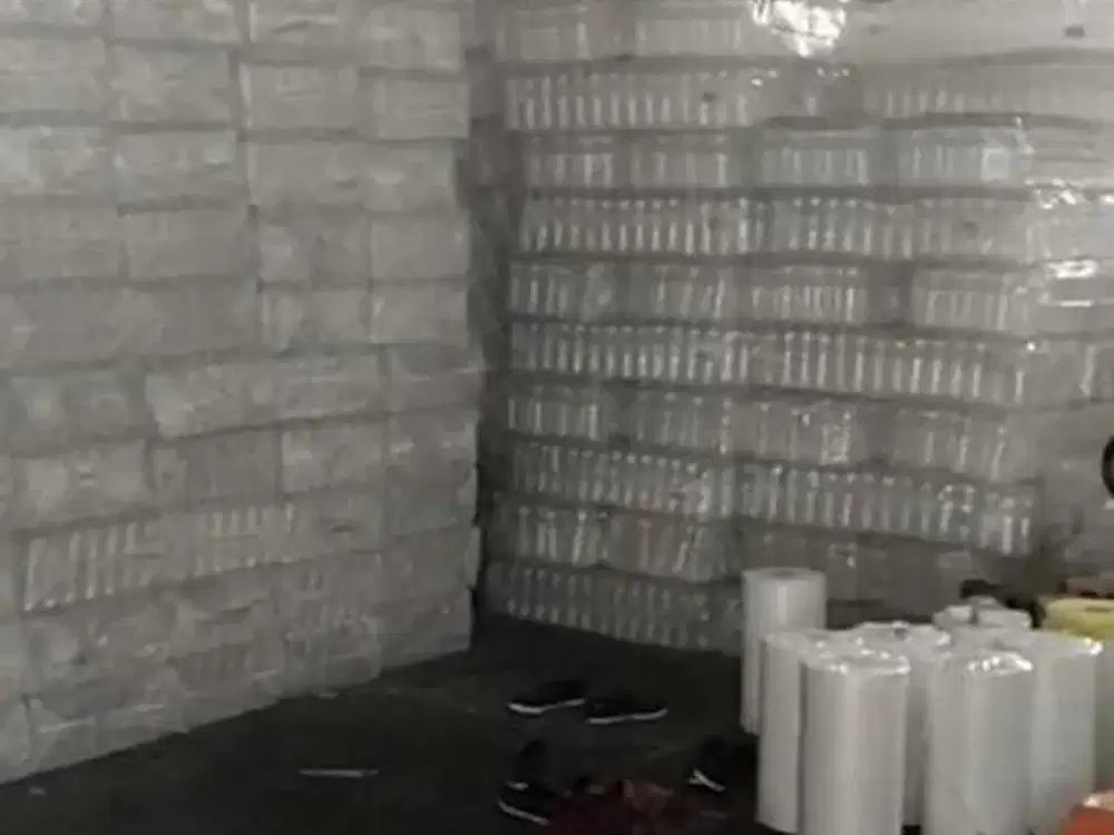 Gudang daerah kelapa dua raya kebon jeruk jakarta barat