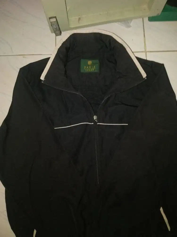 Jaket parasut, merek paris sport, enakk di pake
