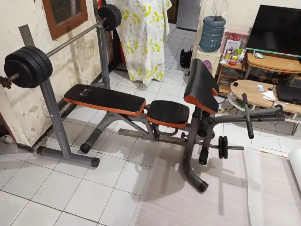 Alat olahraga benchpress body sculpture