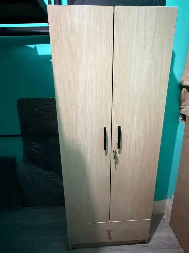 Lemari baju minimalis