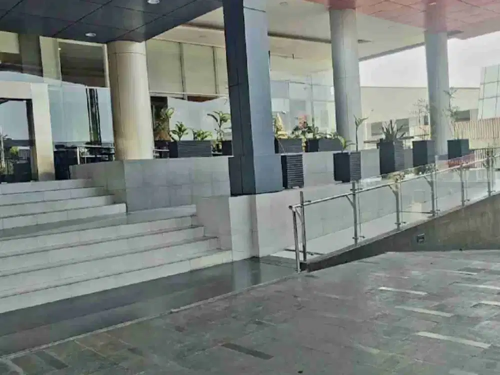 GEDUNG DI KARAWANG, JAWA BARAT