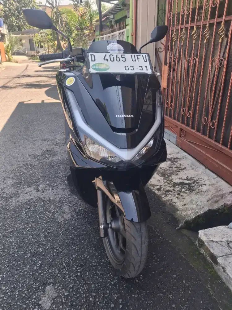 Honda Pcx 160 Cbs hitam gloosy km 1500