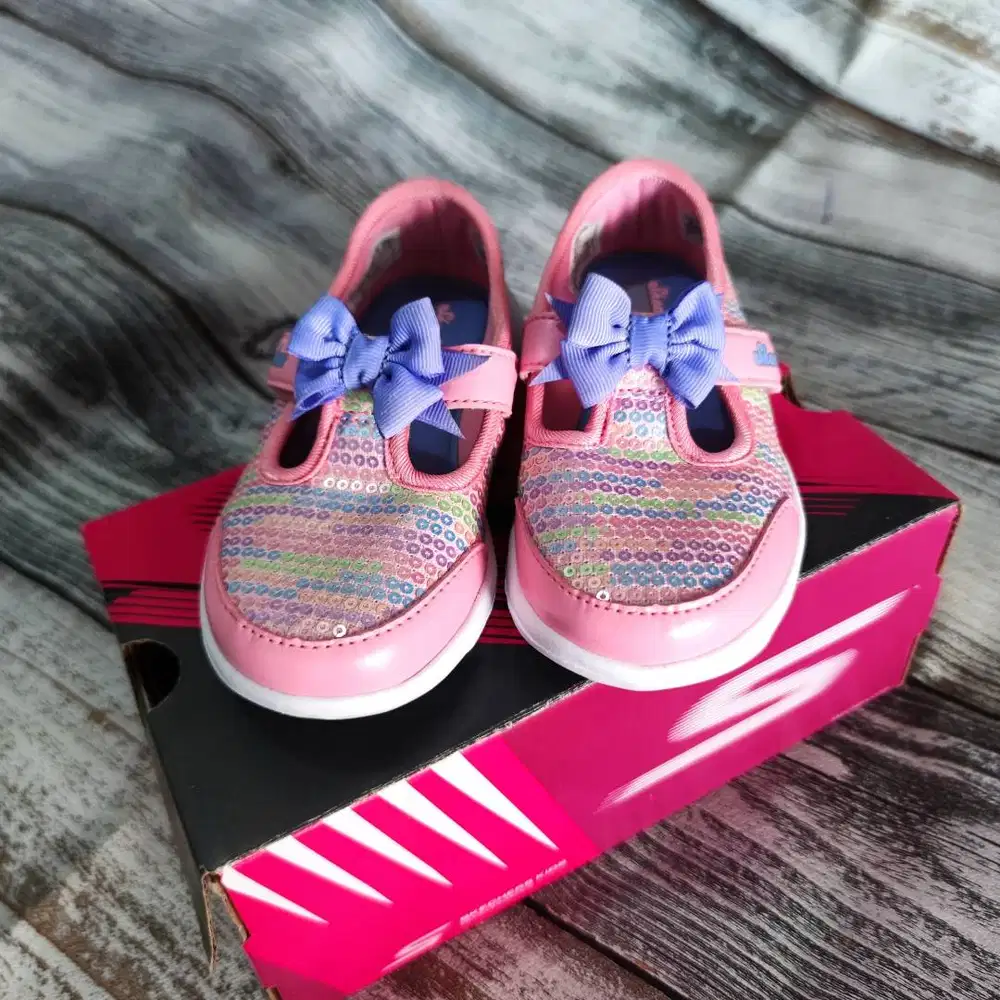 Sepatu Anak Skechers Kids GOwalk Joy Sugary Sweet Ukuran EUR 25
