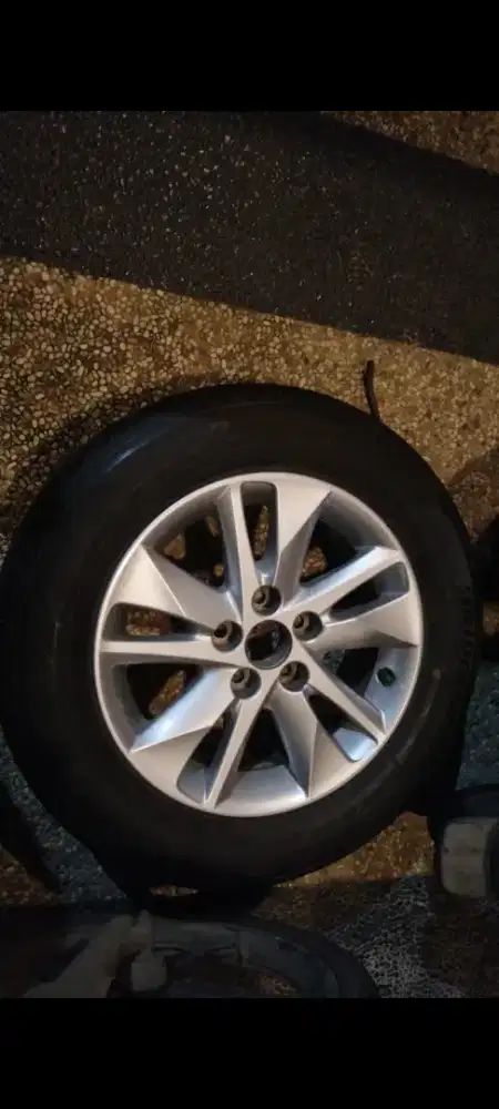 Velg dan ban OEM Innova Reborn R16 second