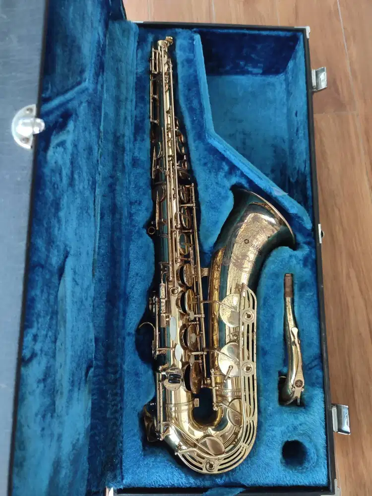 Saxophone Tenor Yamaha YTS-61 Purple logo