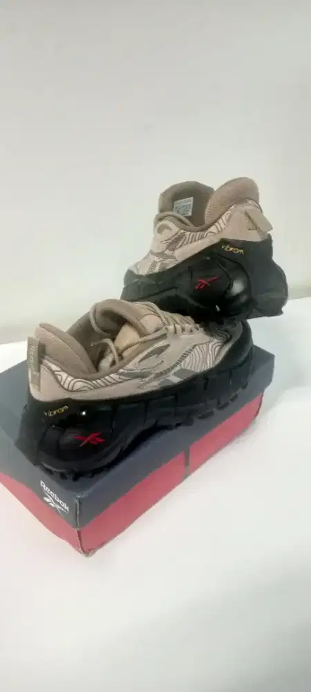Sepatu Reebok Zig Kinetica size 44