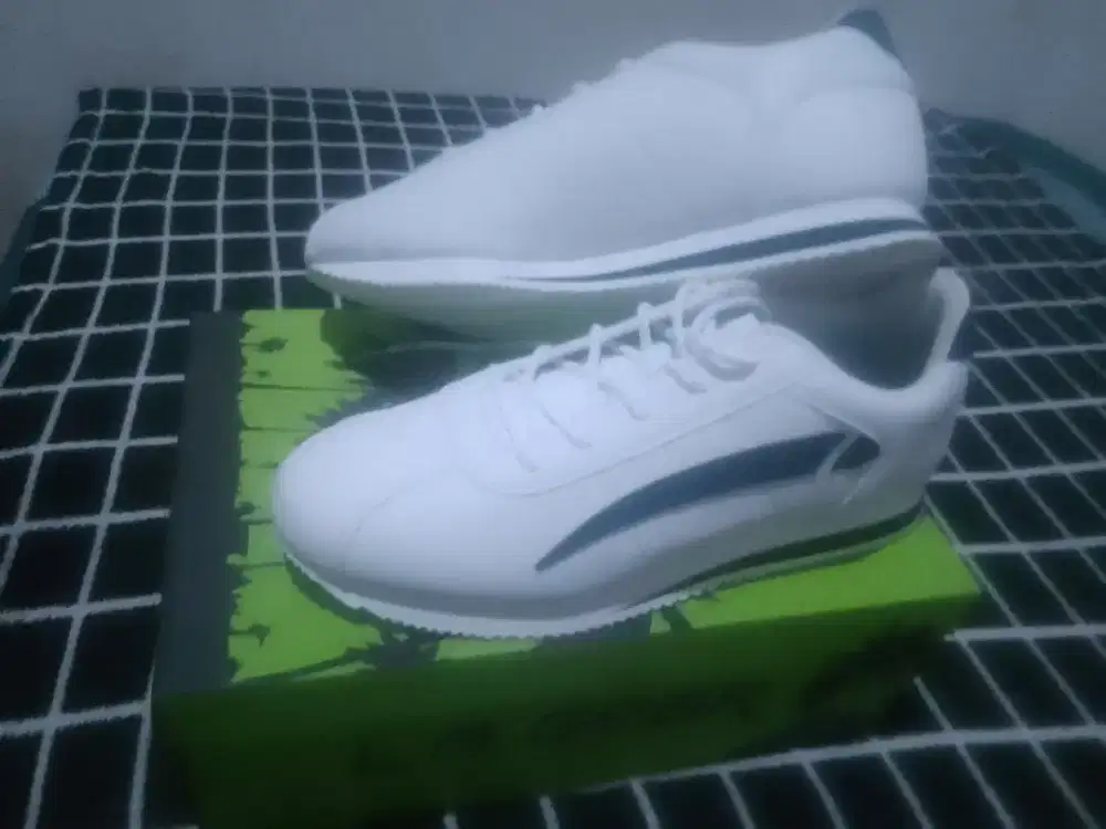Jual Sneaker L.A Gear Size 42. 100% Baru