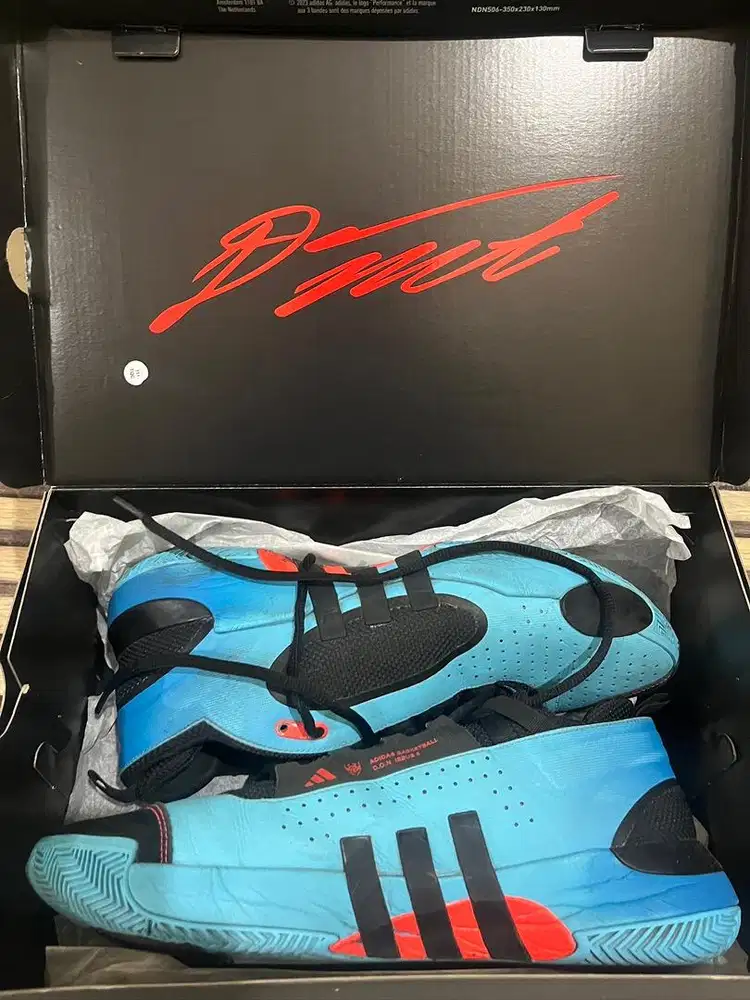 Sepatu basket D.O.N Issue 5
