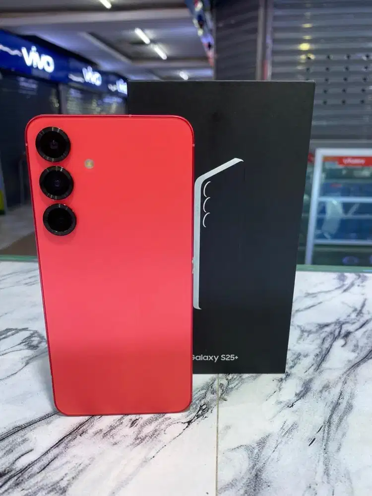 Samsung Galaxy S25 Plus 12/512 red