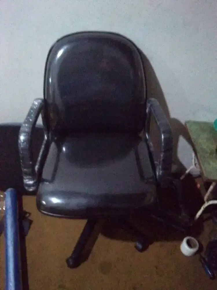 Kursi kantor hidrolik bisa di putar