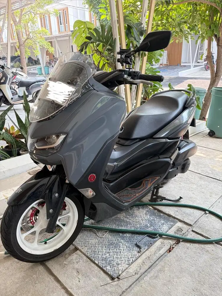 Nmax 2024 silver x black