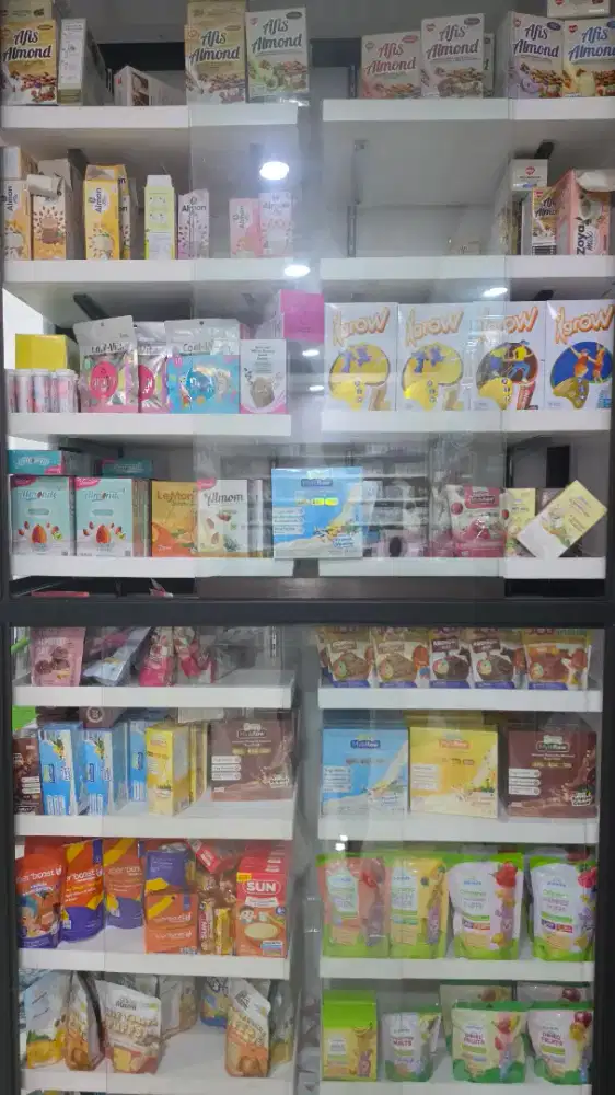KARYAWAN GUDANG DAN PACKING