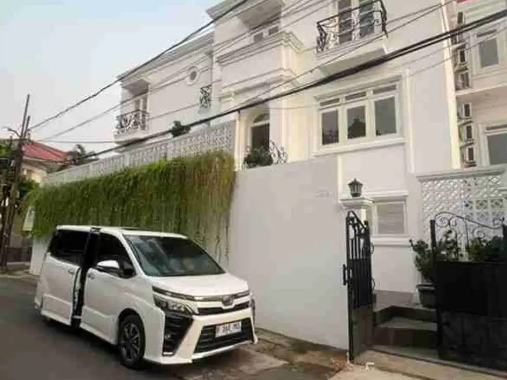Rumah Dengan Kolam Renang di Bawah Harga Pasar di Ampera Jaksel