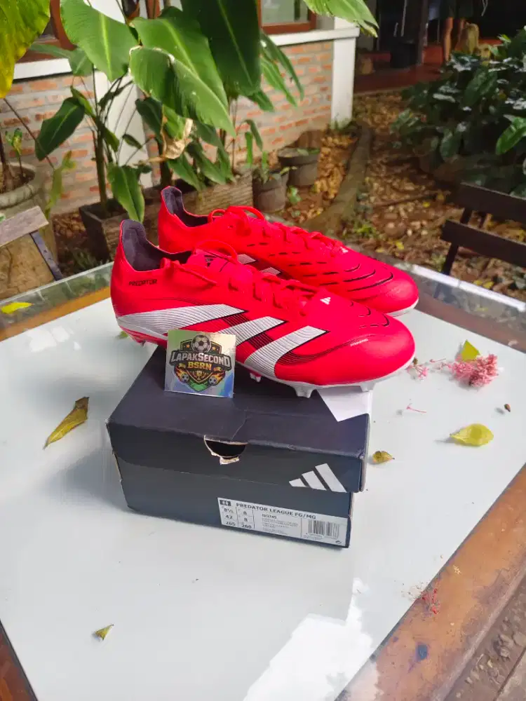 sepatu bola adidas predator league fg