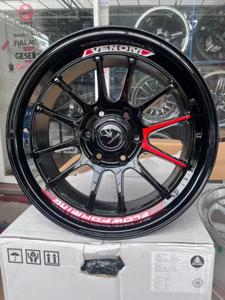 Venom 5 ring 18 lebar 9 pcd 6x139,7 ET 0 fortuner pajero