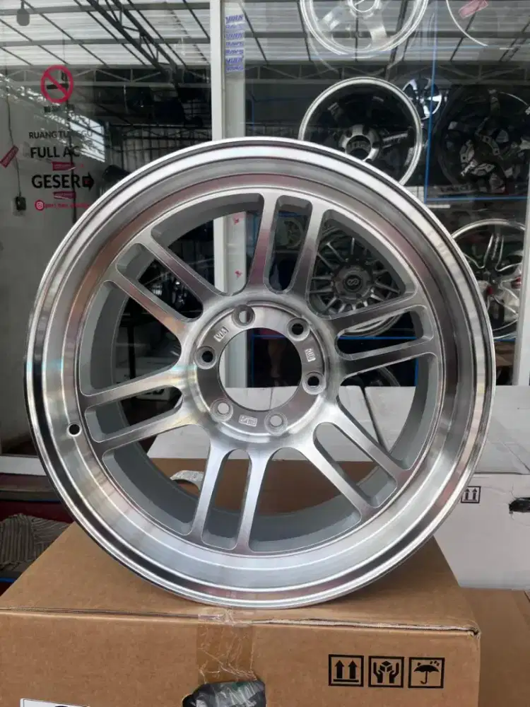 Enkei rpt1 ring 18 lebar 9 pcd 6x139,7 ET 0 silver polish