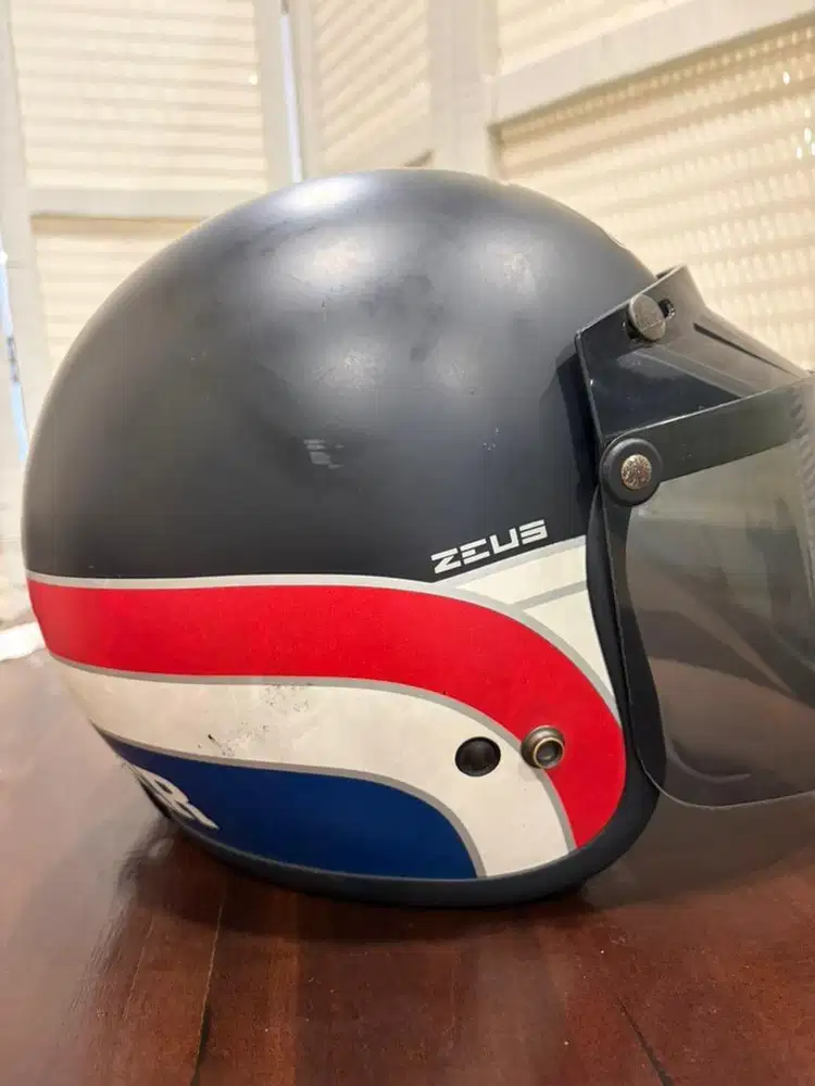 Helm zeus retro