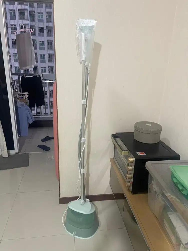 Philips Setrika Uap Berdiei 1.8L STE1010