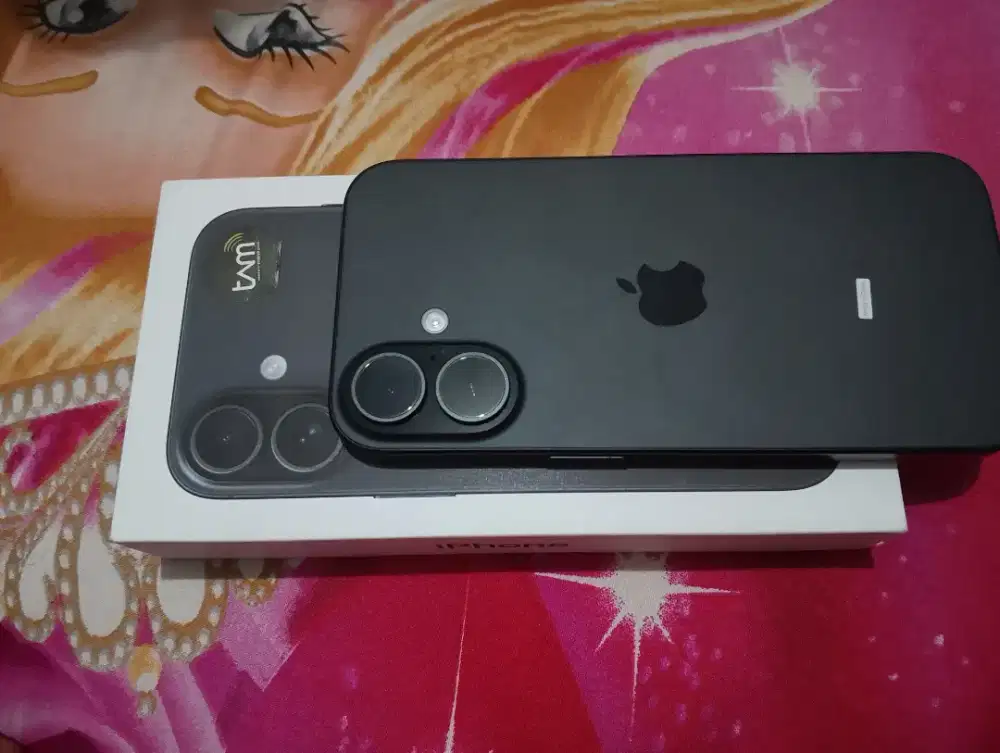 iPhone 16 warna hitam baru