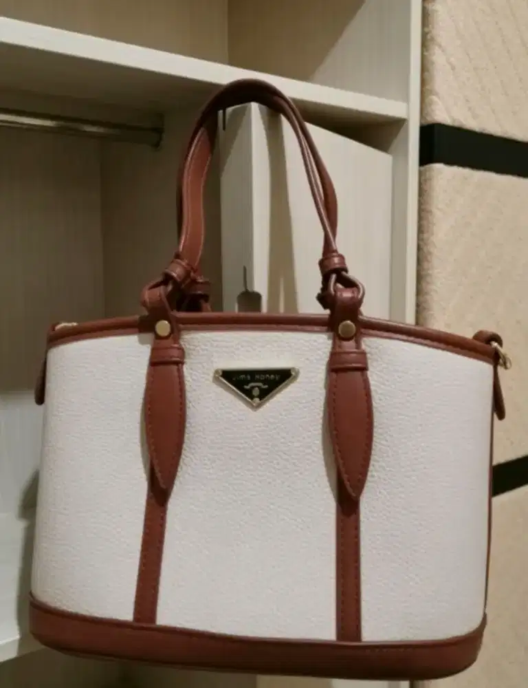 Tas wanita dijual