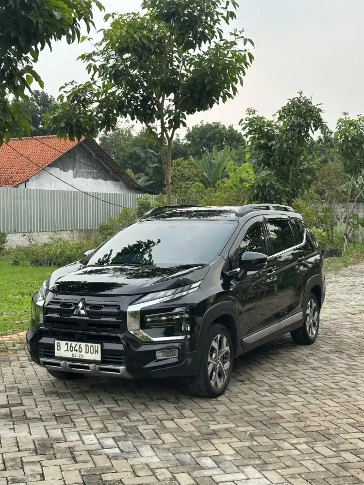 Xpander cross premium package AT 2023 (km 50rb)