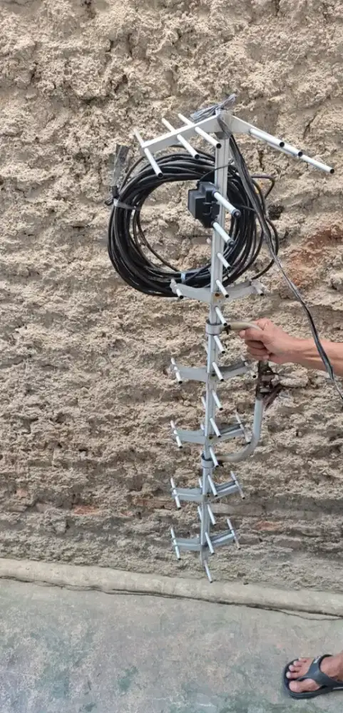 Di jual antena dan tiangnya