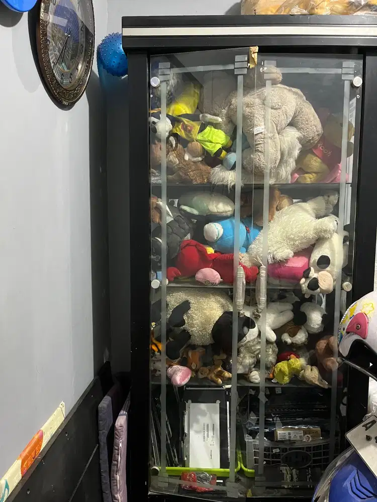 lemari pajangan/display
