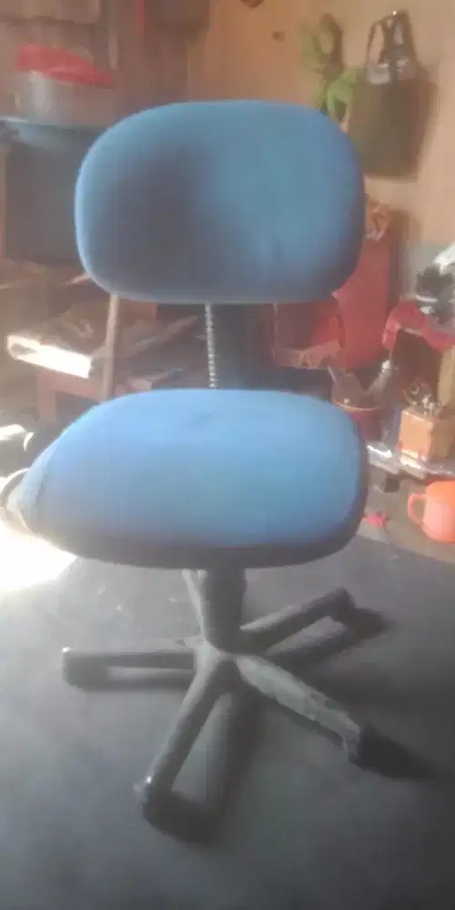 Kursi kantor mutar