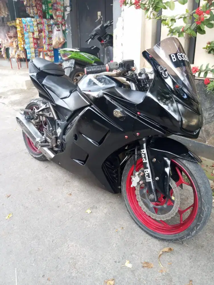 Jual murah aja ,siapa cepat aja ninja 250 karbu
