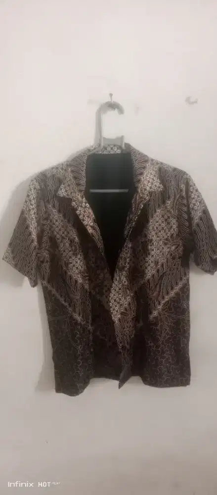 Kemeja lengan pendek