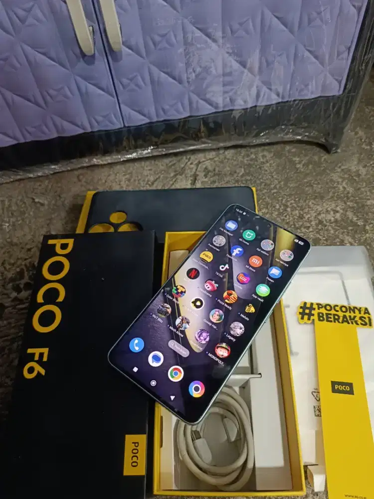 Poco f6 5G. 8+4/256 fullset.