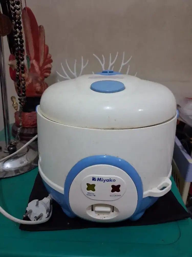 Ricecooker merk miyako
Untuk masak nasi putih
Limited edition
Barang
