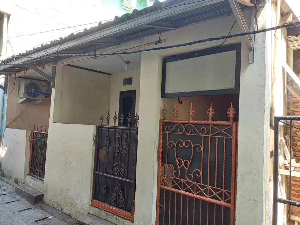 DIJUAL RUMAH SIAP HUNI BERBENTUK KONTRAKAN 5 PINTU