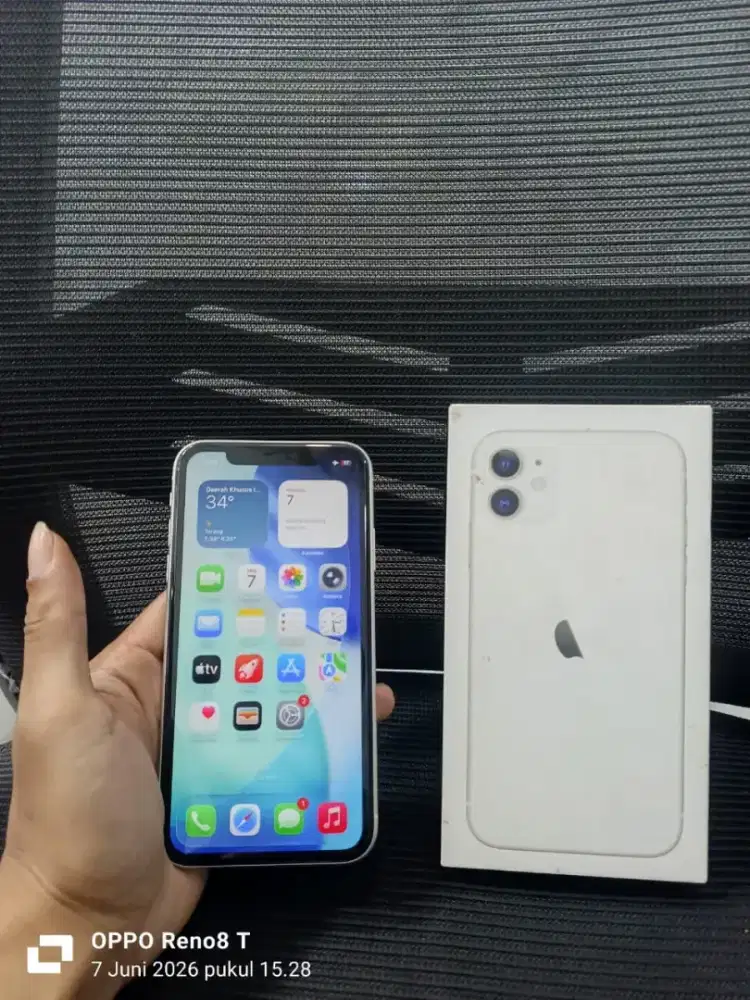 iPhone 11 white 64 iBox
