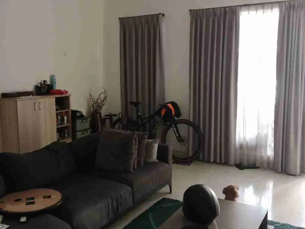 Rumah ekslusif Golf Lake resident