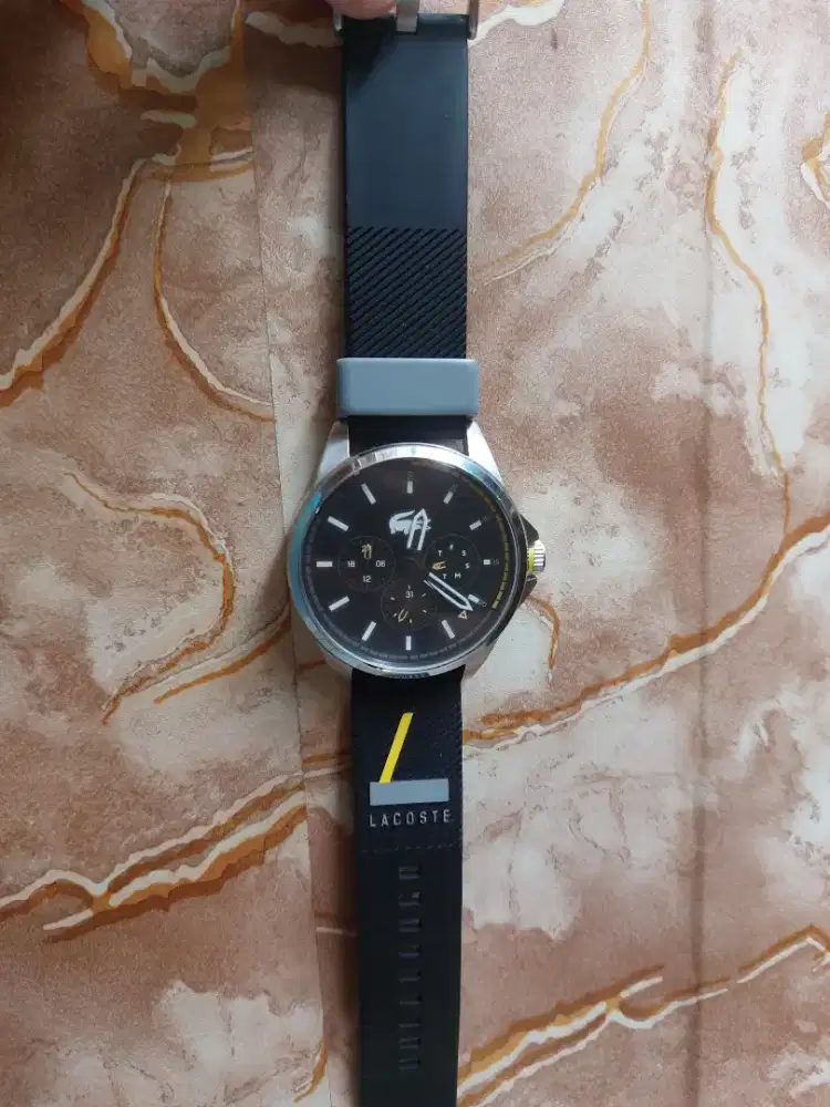 Jam tangan bekas
