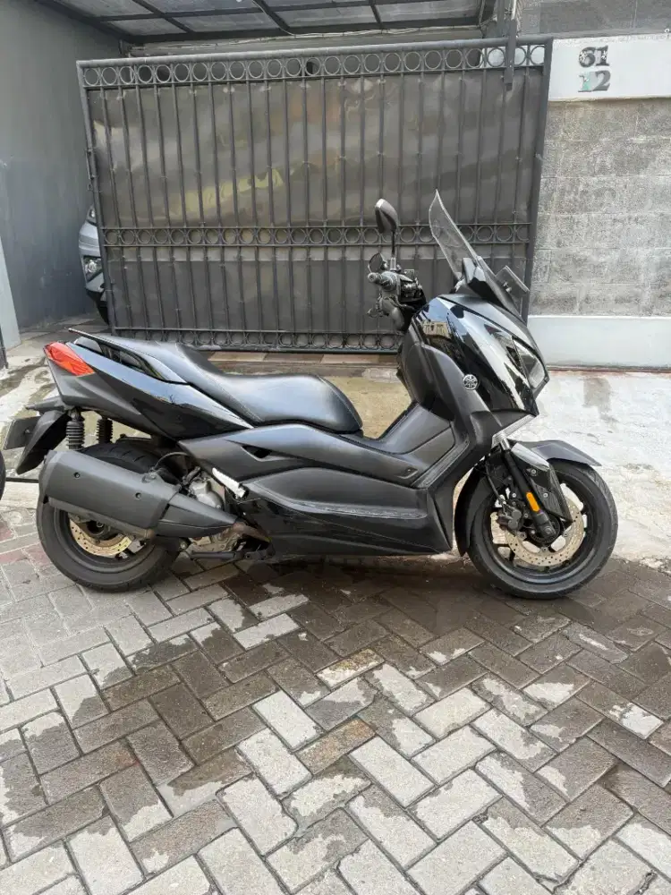 YAMAHA XMAX 2018 TANGAN PERTAMA