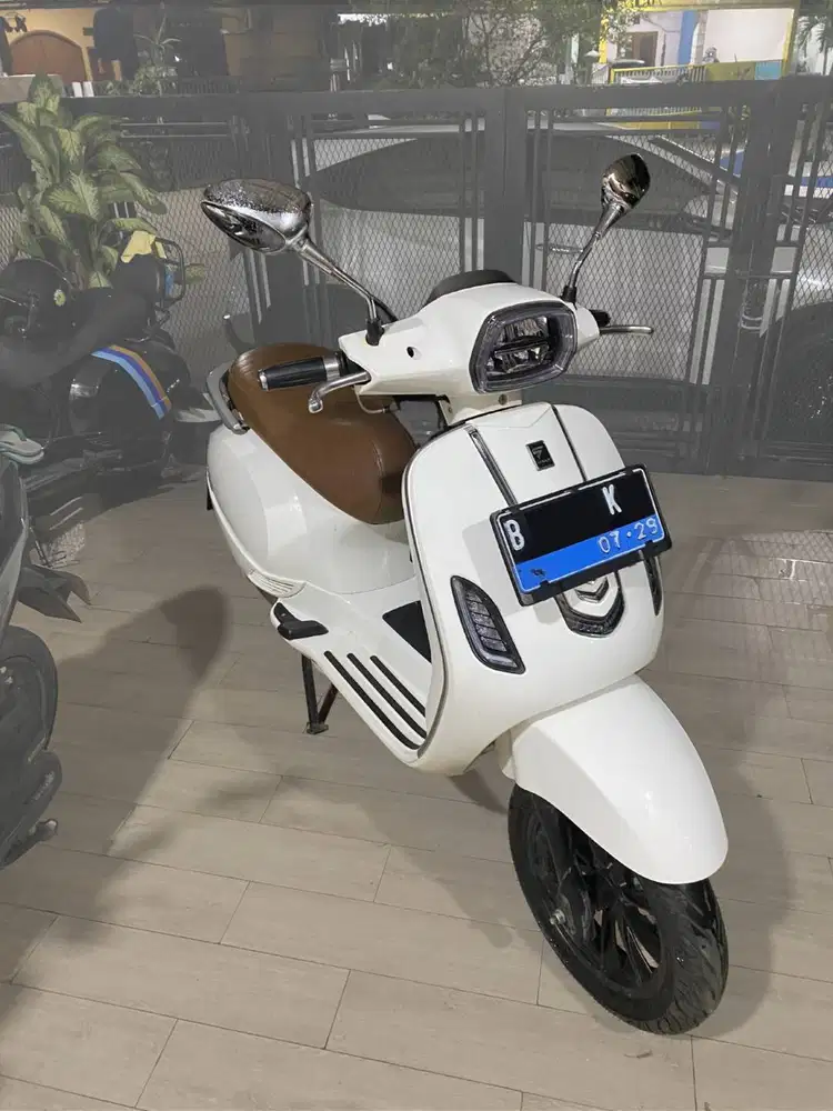 Smoot Zuzu 2024 Putih - PEMAKAIAN PRIBADI, ODO SUPER LOW, BATTERY SWAP