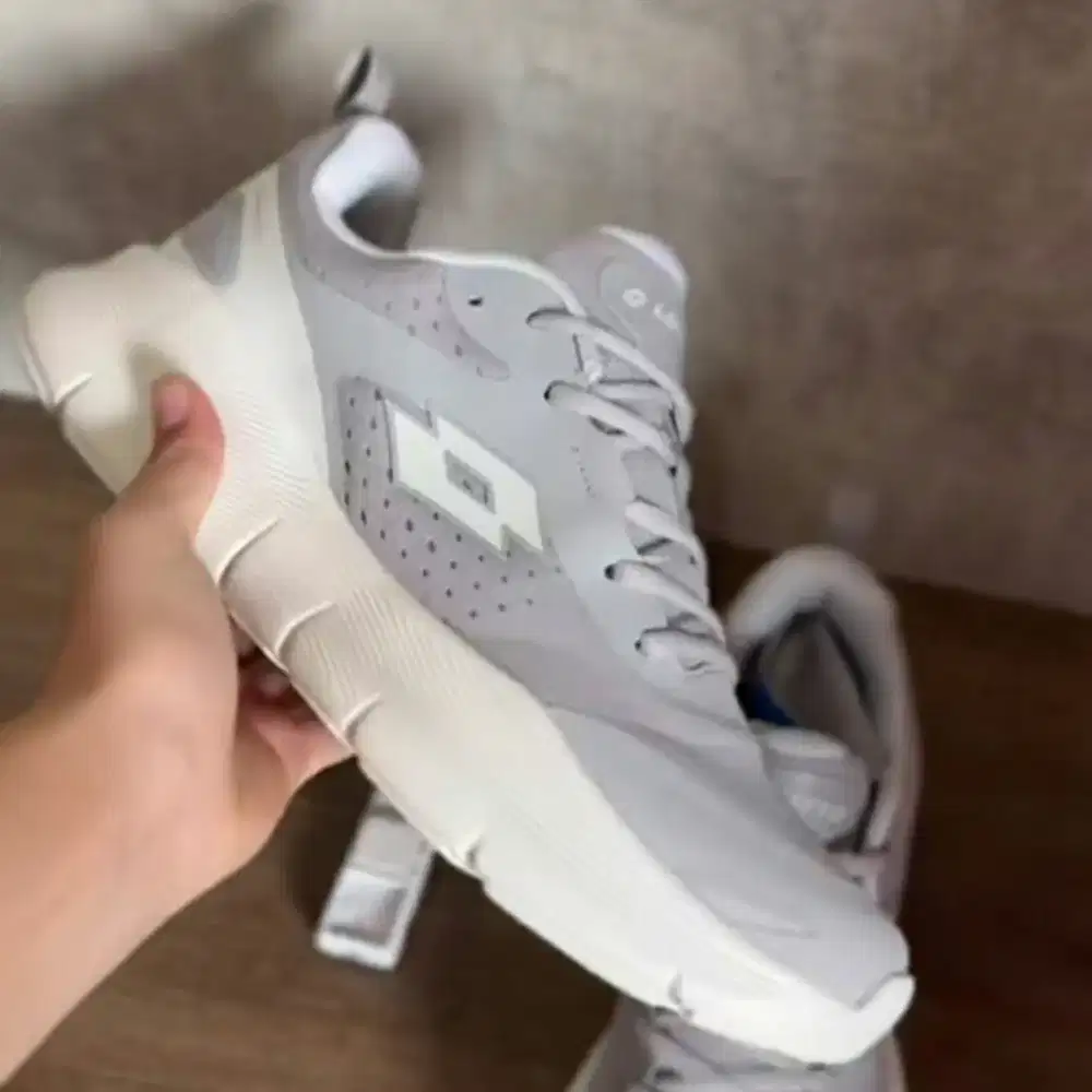 Sepatu sport lotto