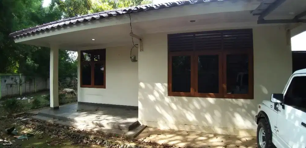 Dikontrakkan: Rumah dgn taman yg luas di Cipedak