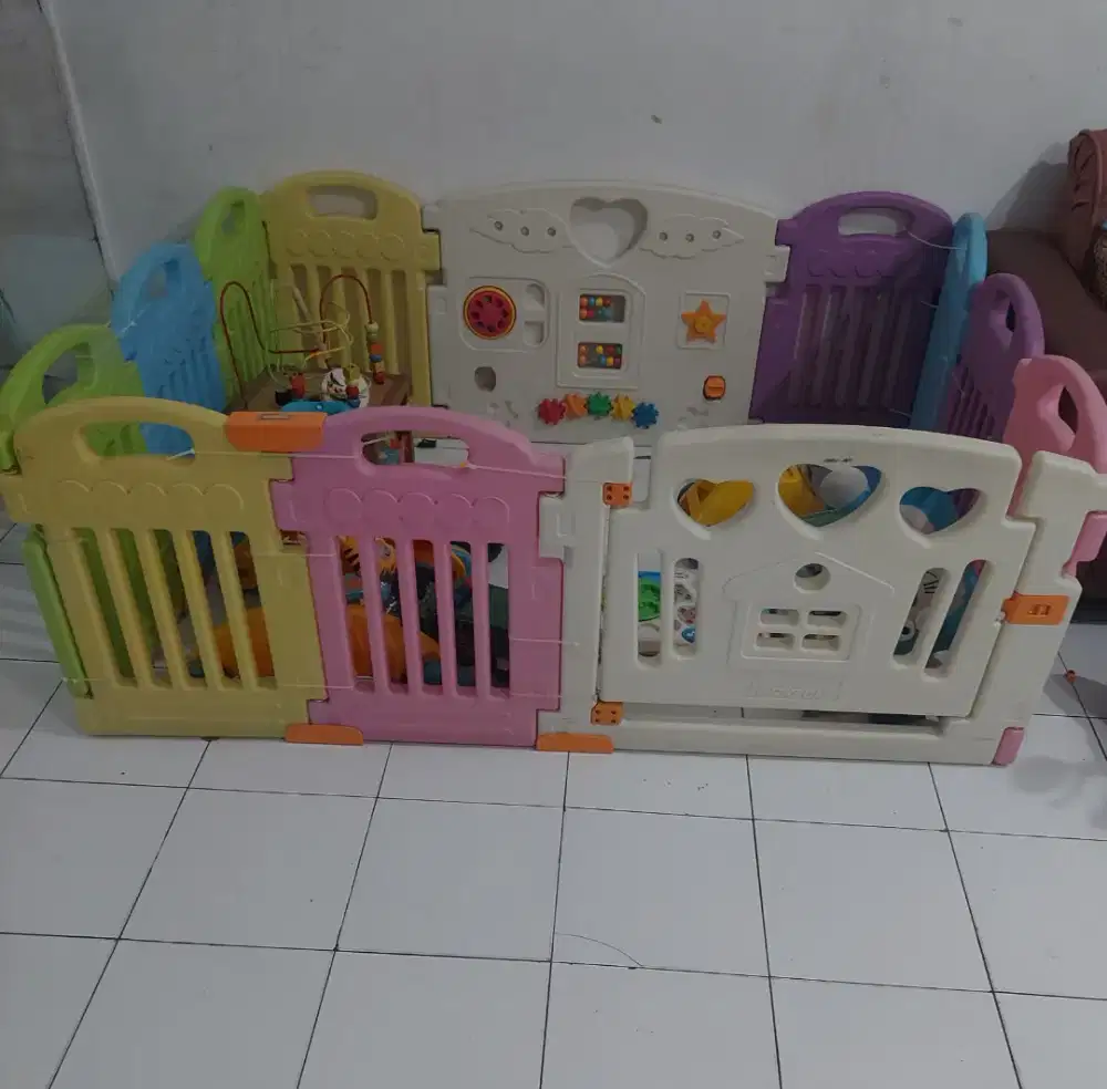 Pagar baby dengan pintu