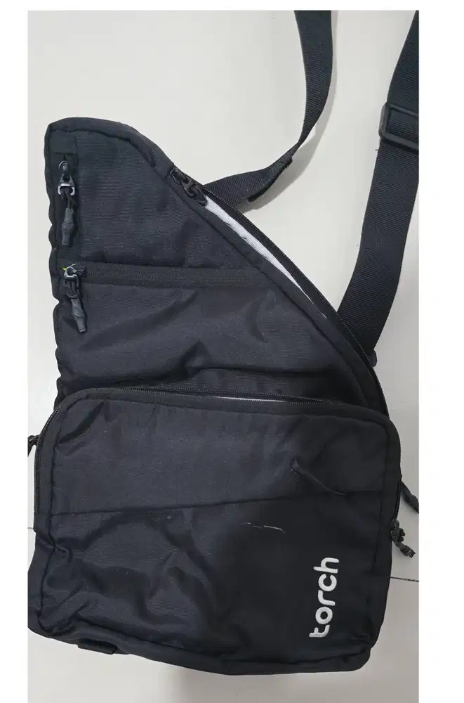 Tas Selempang Torch Hitam Sling Bag Travel Umroh Preloved Sekali Pakai
