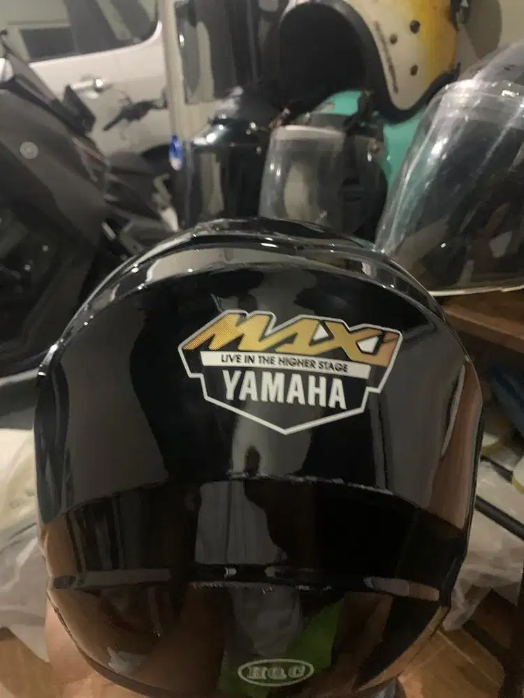 Helm Yamaha Maxi