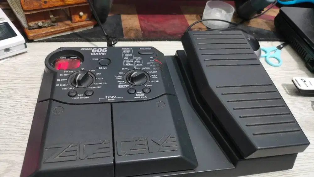 Efek Gitar Zoom 606