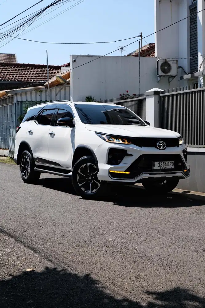 Km26rb Toyota Fortuner 2.8 VRZ 4x2 GR Sport 2022 UP Legender
