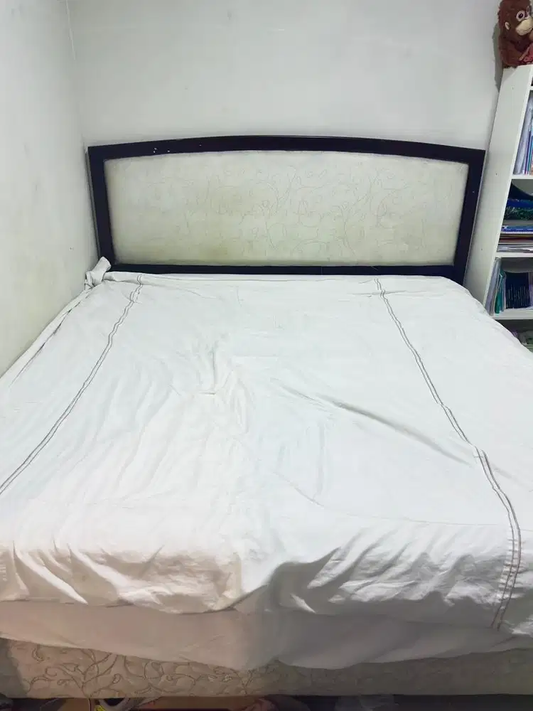 Tempat tidur bekas Vanesia florence italia arthopedic ukuran 200x200
