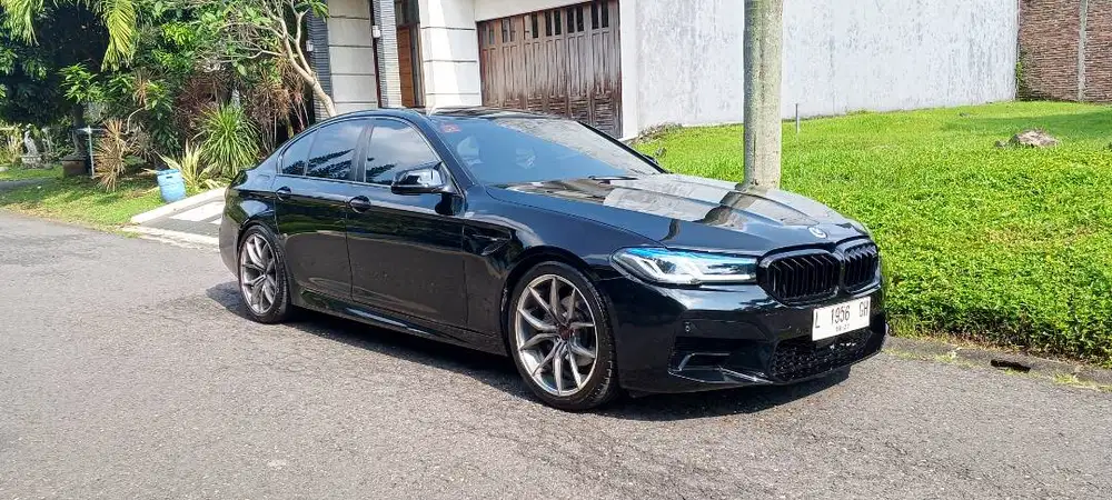 Dijual BMW 523I hitam tahun 2011 facelift M5