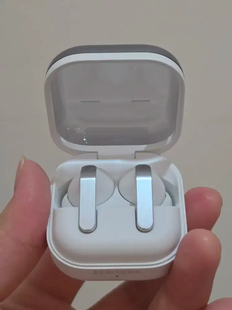 SAMSUNG GALAXY BUDS 4 PRO