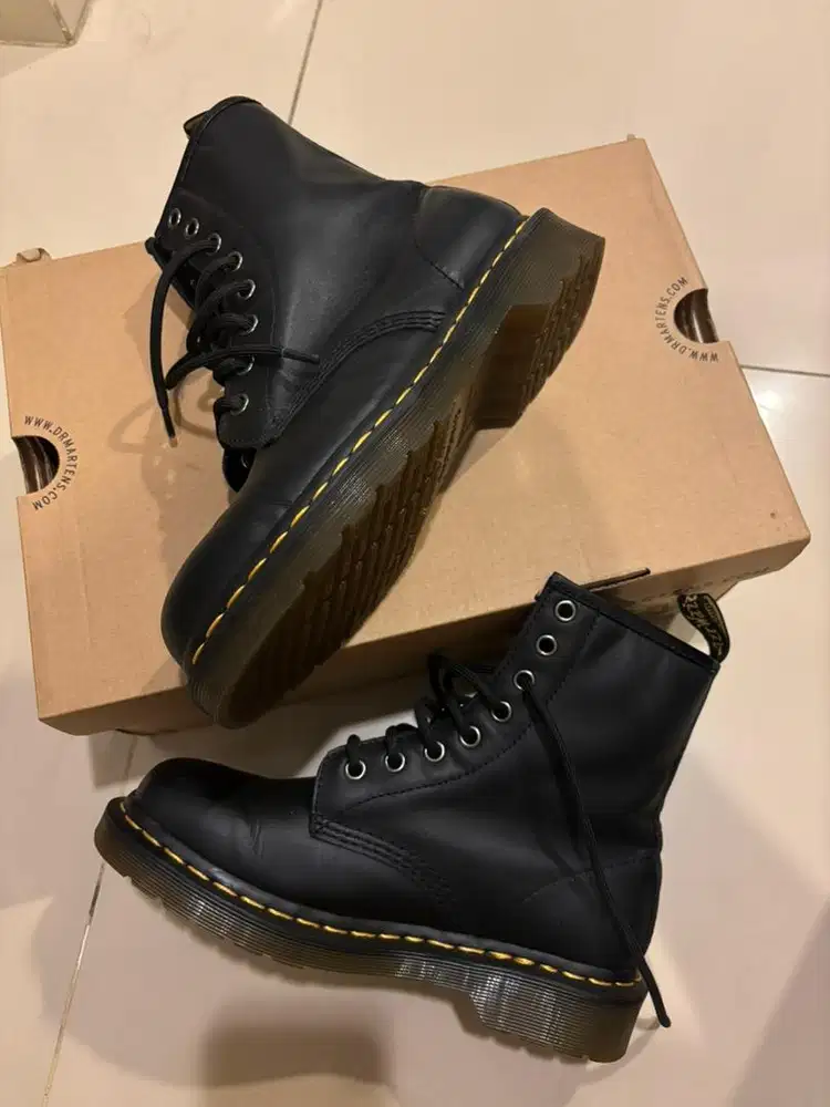 Sepatu Dr marten size 37