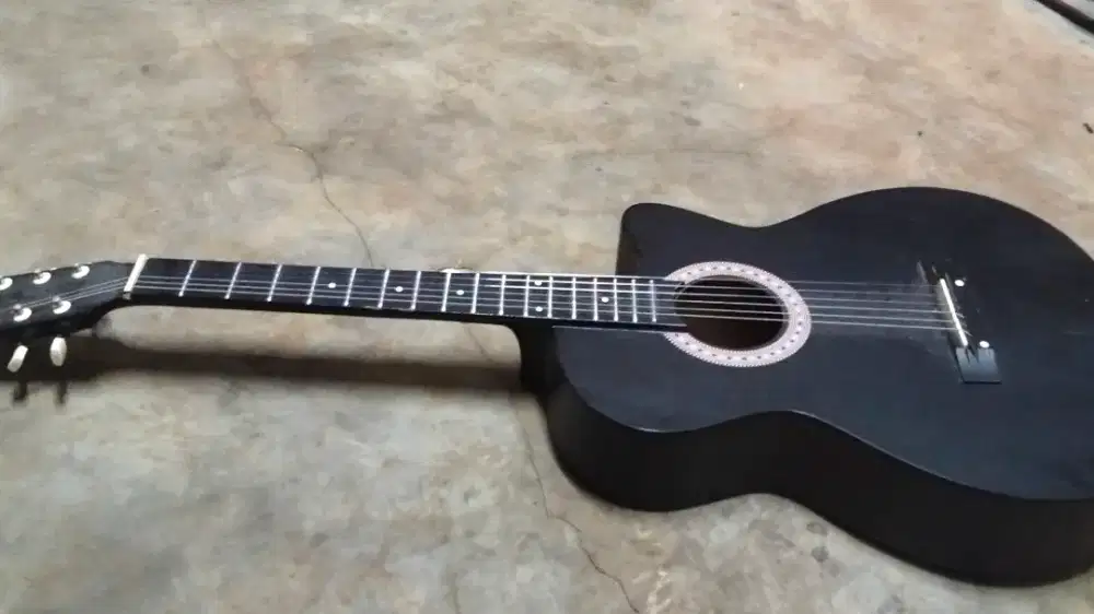 Gitar merek mandalika